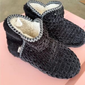 Muk Luks Black Plush Sherpa-Lined Bootie Slippers